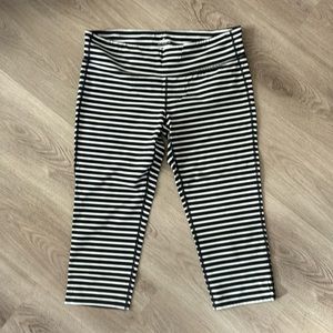 Athleta 3/4 striped black n white yoga pants like new